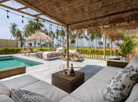 Manao Seaview Pool Villa 24 - 5 Mins Walk To The Beach，位于高兰的乡村别墅