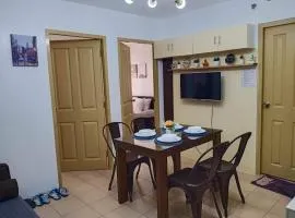 One Spatial Two Bedroom Condominium Unit with Pool and Gym free Netflix and wifi