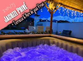 Le petit paradis au pied du Monte Blanco,jacuzzi privé, Rooftop,air de jeux，位于萨莱切的酒店