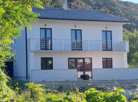 Holiday apartments Cecilija，位于苏佩塔斯卡德拉加的酒店