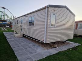 B17 Sunnymede Caravan Park, Fantasy Island, Ingoldmells，位于英戈尔德梅尔斯的酒店