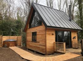 Foxes Hollow - Woodland Cabin - Alfriston，位于奥尔弗里斯顿的酒店