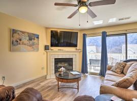 Walk-In Branson Condo with 2 King Beds，位于布兰森Table Rock State Park附近的酒店