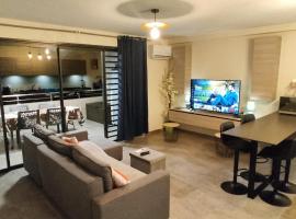 Charmant F2 à SkyNui, piscine de 25m et vue mer，位于帕皮提的酒店