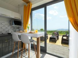 Lotti Residence Harmony，位于巴拉顿菲赖德的带热水浴缸的酒店