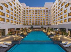 Sheraton Grand Bengaluru Whitefield Hotel & Convention Center，位于班加罗尔的带按摩浴缸的酒店