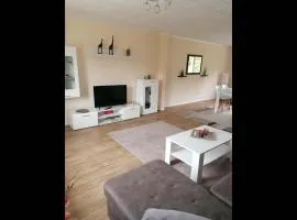 NEU! Morderne Ferienwohnung Hohenzieritz