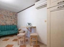 Studio apartment Larca