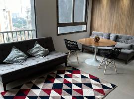 Apto Novo é confortável em Perdizes, ao lado do Allianz Park, cama king size，位于圣保罗西广场购物中心附近的酒店