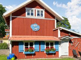 1 Bedroom Nice Apartment In Sjötorp，位于Sjötorp的酒店