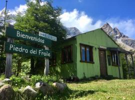 Piedra del Fraile - Refugio de montaña，位于厄尔查尔坦的酒店