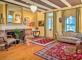 Vintage Louisiana Vacation Rental Home，位于New Roads的酒店