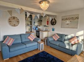 Caldon Holiday Chalet sleeps 4 in Dartmouth WIFI Electric inc Pet friendly，位于达特茅斯的酒店