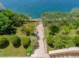 Villa Plantis Dubrovnik - Seven Bedroom Villa with Private Sea Access，位于扎通的酒店