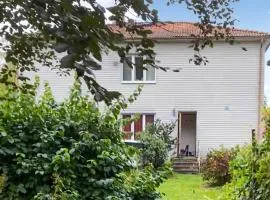 2 Bedroom Gorgeous Apartment In Undenäs