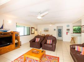 Allamanda Cottage - close to beach - pet friendly，位于波因特卢考特的度假屋