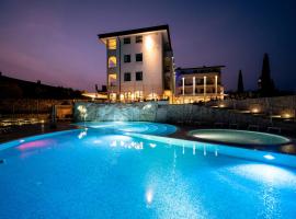 Villa Luisa Resort & Luxury Apartments，位于圣费利切德尔贝纳科的酒店