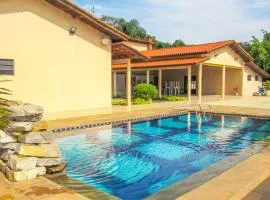 Casa de campo c piscina e lazer em Mairiporã