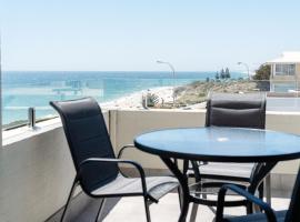 Cottesloe Beach View Apartments #11，位于珀斯淡水湾皇家游艇俱乐部附近的酒店