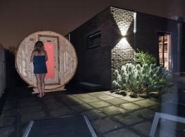 Luxe wellness woning met prive buitensauna，位于埃尔默洛的酒店