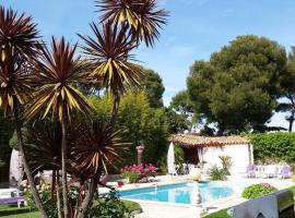 Studio dans villa de charme, piscine, proche plage，位于卡西斯的带泳池的酒店