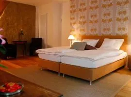 Haus Keppelborg: ZI Rosina mit Burggartenblick