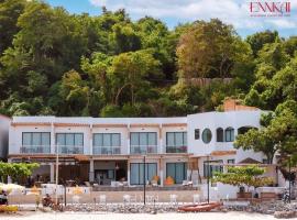 ENNKAI Beachfront Resort Koh Larn，位于芭堤雅市中心的度假村