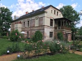 Romantische Ferienwohnung im Herrenhaus Wüstenhain Spreewald，位于费茨肖的酒店