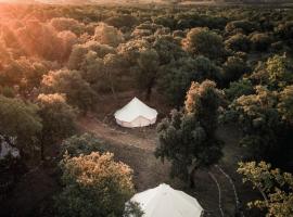 Lodg'ing Nature Camp Luberon，位于Saint-Michel-lʼObservatoire的豪华帐篷营地