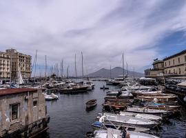 GreRos H. Rooms Napoli Centro by Clapa Group Dislocated Hospitality，位于那不勒斯的酒店