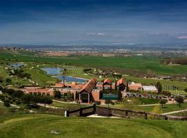 Retamares Suites & Golf，位于Alalpardo的酒店