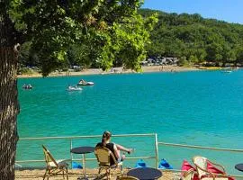 GORGES DU VERDON CAMPING 3 etoiles PROCHE DU LAC DE STE CROIX NBRES ACTIVITES NAUTIQUES RANDONNEES ENTOURE DE CHAMPS DE LAVANDES 4 PERS