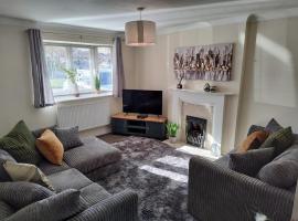 Wentworth Drive Contractor and family 3 bed Home Grantham，位于Lincolnshire贝尔顿之家附近的酒店