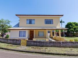 Sobrado da Vila, 1km Centro, ideal Trabalho e Passeio，位于莫雷蒂斯的度假屋