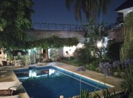 CABAÑAS VILLA CLUB 4 cerca del aeropuerto el palomar，位于Hurlingham的公寓