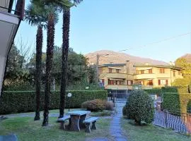 Home in Maccagno con Pino e Veddasca with garden