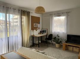 Appartement neuf au calme proche du lac，位于圣若里奥的家庭/亲子酒店