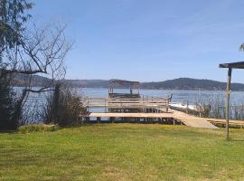 Maravillosa cabaña en orilla de Lago Vichuquén，位于El Rodeo的酒店