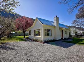 Aberdeen Cottage - Nestled in the Heart of Arrowtown - New!，位于箭镇的度假短租房