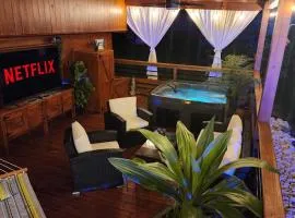 Palm's Luxury Suite with Private Jacuzzi