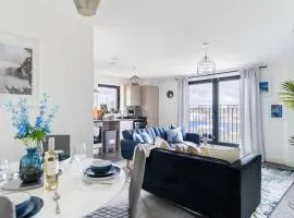 LiveStay-New Private Apartment Building Minutes From Heathrow