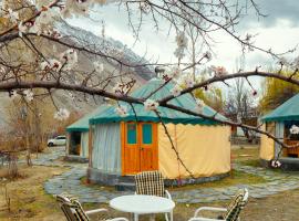 Roomy Yurts, Gulmit Hunza，位于Gulmit的豪华帐篷营地