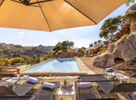 Villa Esmeralda - Free Wifi - with swimming pool，位于帕拉迪索海岸的酒店