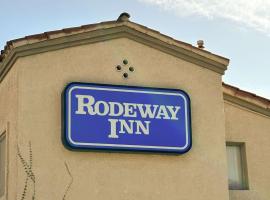 Rodeway Inn South Gate - Los Angeles South，位于南门的带停车场的酒店