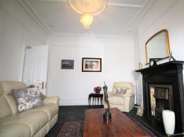 Large Period Property - Beautifully Refurbished，位于泰恩河畔纽卡斯尔的度假屋