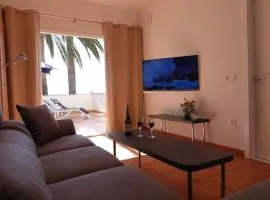 Schönes Apartment mit Terrasse und Meerblick.