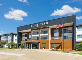 Courtyard by Marriott Dallas Lewisville，位于路易斯维尔的酒店