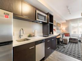 TownePlace Suites by Marriott Greensboro Coliseum Area，位于格林斯伯勒祖母绿狂野水世界附近的酒店