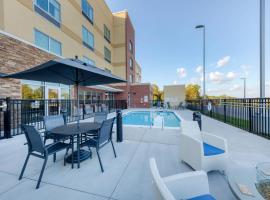 Fairfield Inn & Suites by Marriott Charlotte Belmont，位于贝尔蒙特的酒店
