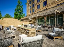 Courtyard by Marriott Raleigh Cary Crossroads，位于卡瑞的酒店